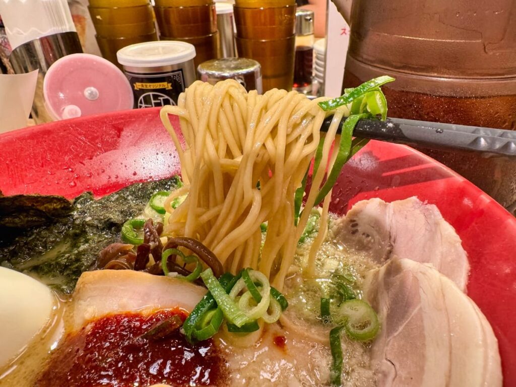 令和7年夏の参議院選挙後【一風堂 京都ポルタ店】で選挙割を利用してみた 3 一風堂 京都ポルタ店のバリ盛赤丸 麺