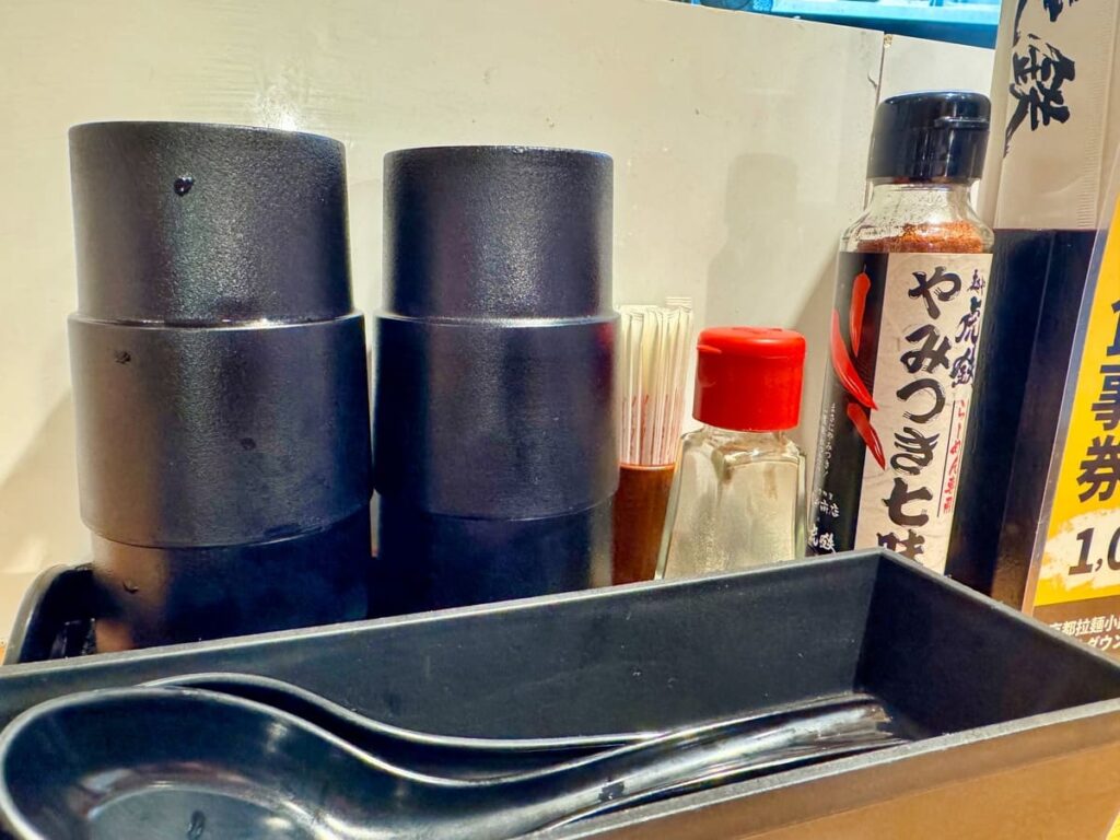 麺や虎鉄 京都拉麺小路店の卓上調味料