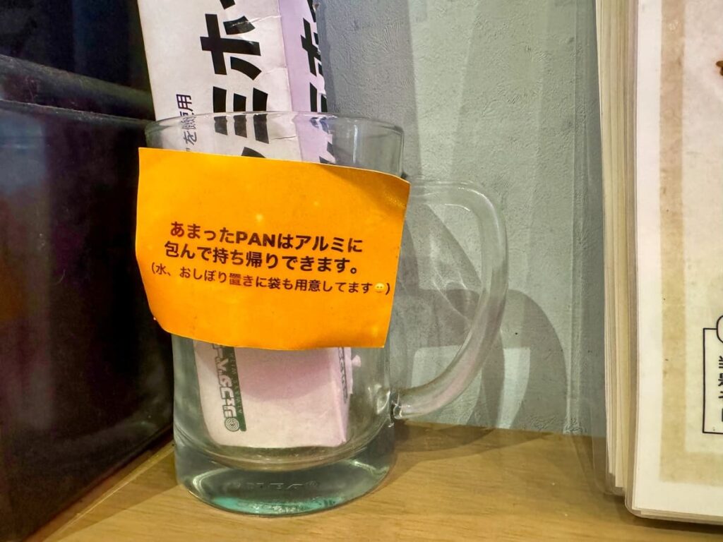 朝からデカ盛りたまごサンド!【Back Street Coffee】に行ってきた 3 Back Street Coffeeのお持ち帰り用アルミホイル