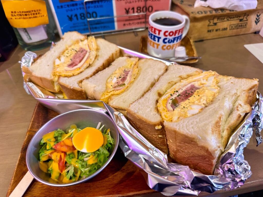 朝からデカ盛りたまごサンド!【Back Street Coffee】に行ってきた 1 Back Street Coffeeのバクストグラウンド1