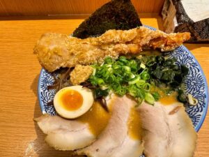 麺や虎鉄 京都拉麺小路店の特製肉盛り札幌熟成味噌 豚ザンギVer.3