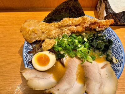 麺や虎鉄 京都拉麺小路店の特製肉盛り札幌熟成味噌 豚ザンギVer.3