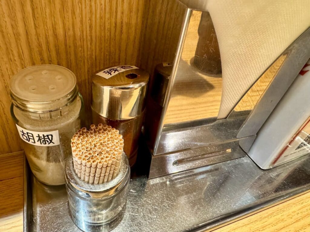 桂花ラーメン 新宿末広店の味変調味料