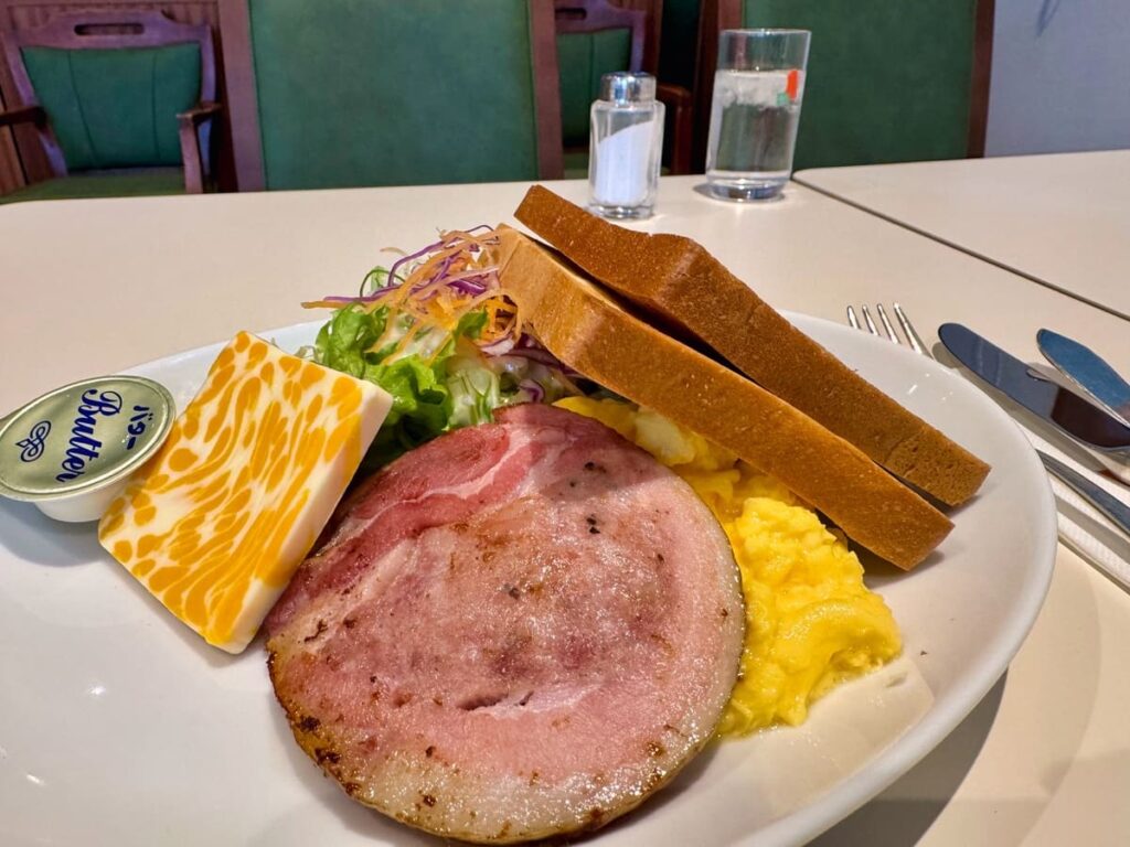 イノダコーヒ三条店の三条モーニングセット1