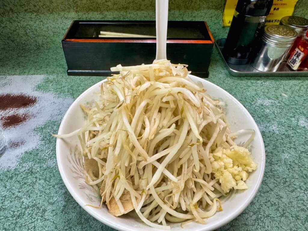 かつて「一番まずい」と言われた店【ラーメン二郎 新宿小滝橋通り店】に行ってきた 1 ラーメン二郎 新宿小滝橋通り店のラーメン1