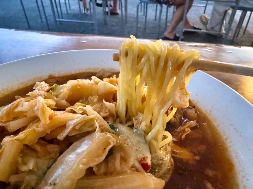彩華ラーメン 屋台のサイカラーメン小 麺