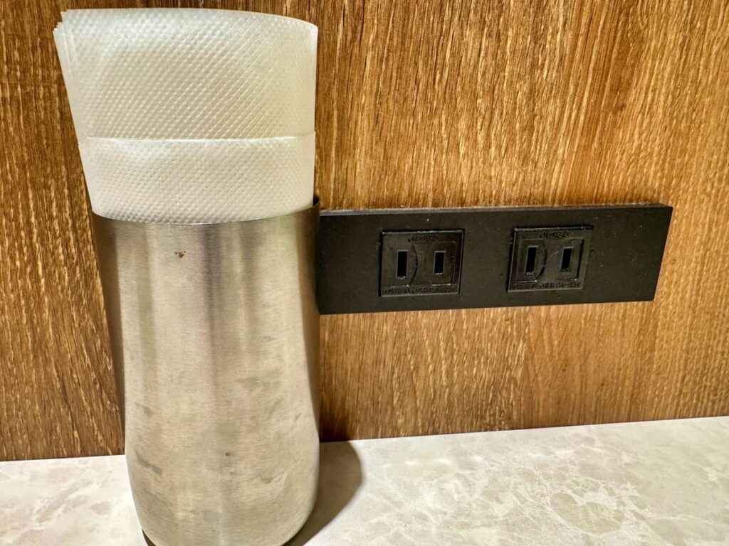 モンスナック 新宿紀伊國屋店の電源