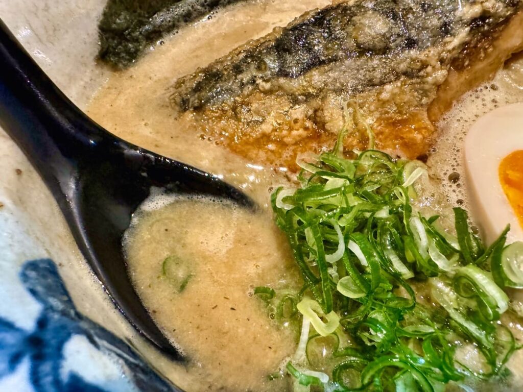 完全無化調鯖出汁ラーメン【なぶら 本店】へ行ってきた 2 なぶら 本店のラーメン スープ