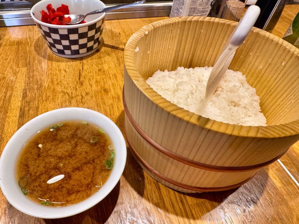 ニューハマヤ 瓦町店のご飯と味噌汁