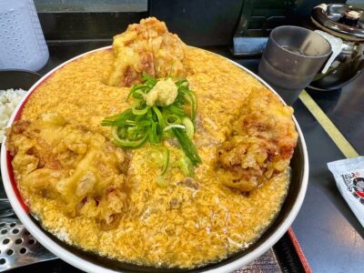 極楽うどんTKUの鶏天鶏卵カレーうどん中盛ご飯付き2