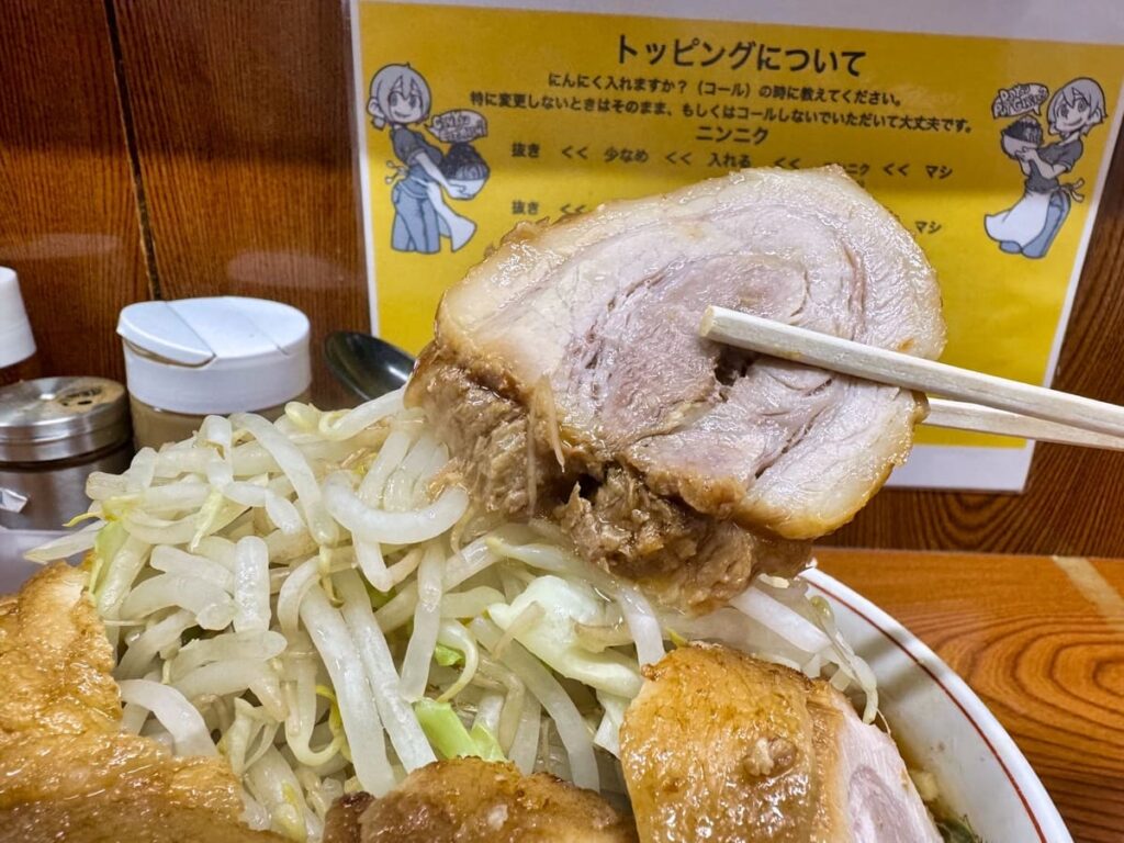 ラーメン二郎 亀戸店のラーメン豚4枚マシ 豚