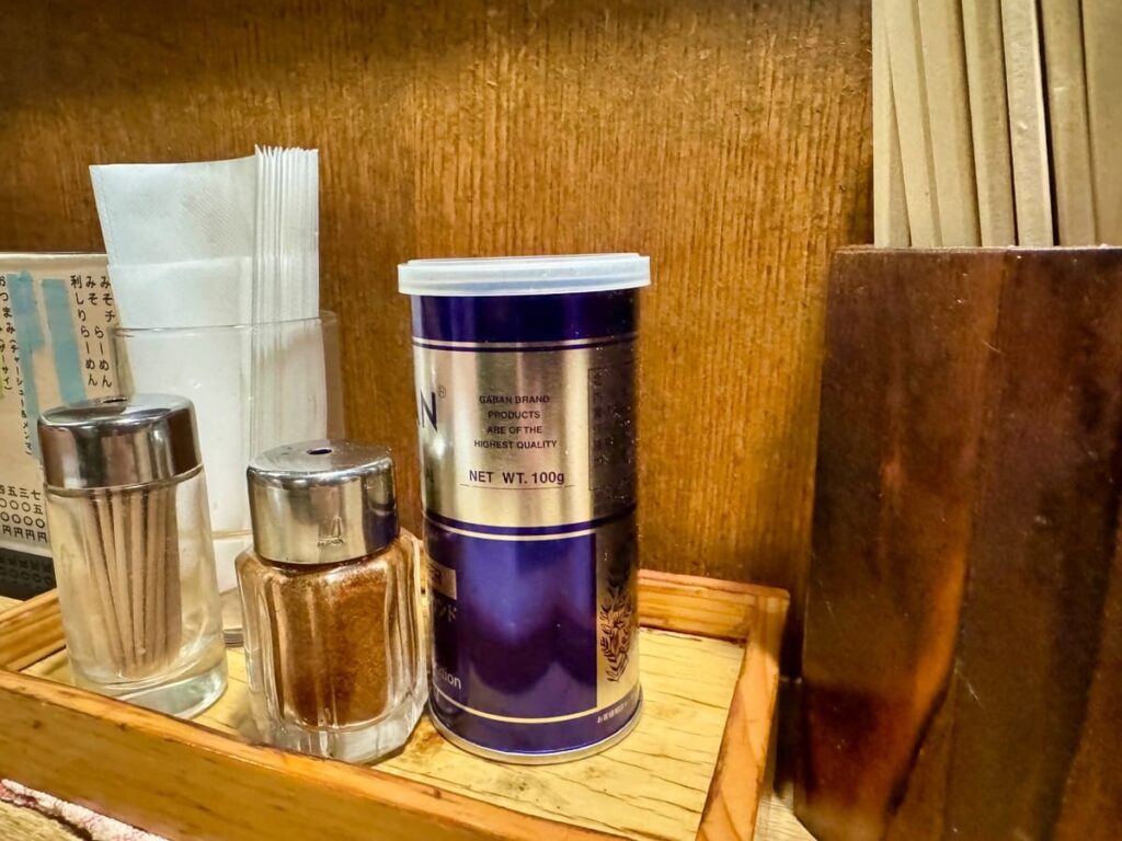 利しりの卓上調味料