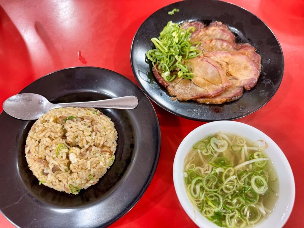 中華ひるねの焼ぶた&半チャンセット1