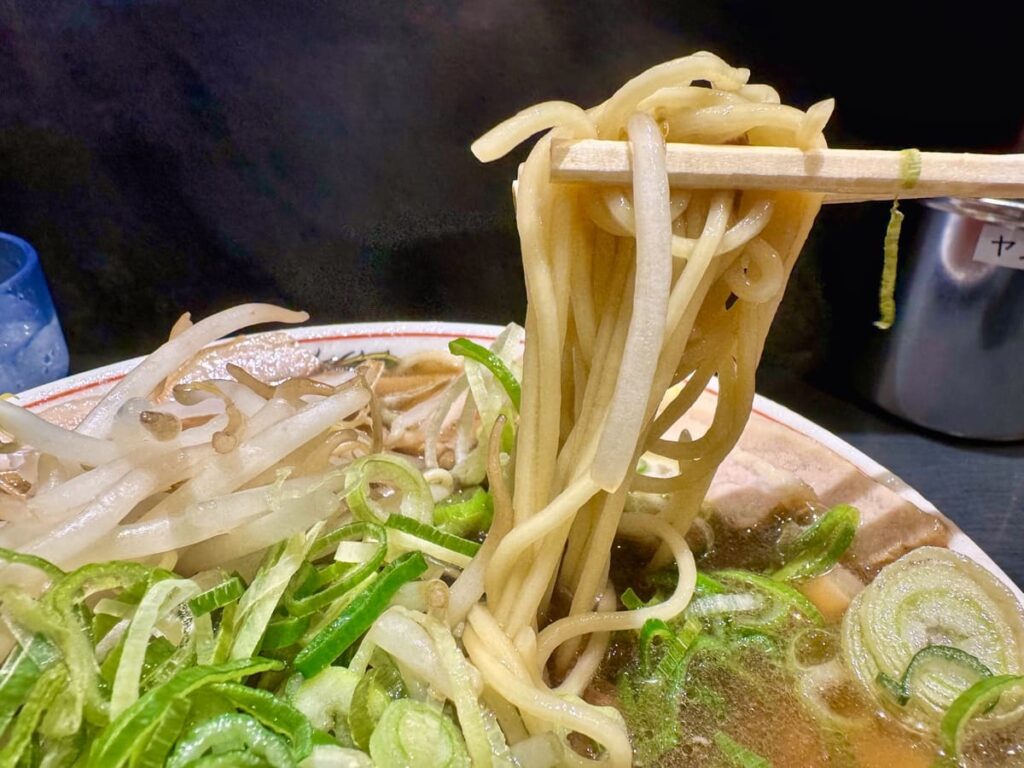 本家第一旭 天満店のチャーシューメン 麺