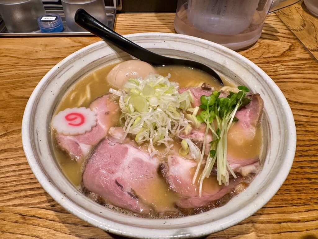 麺屋NOROMA 本店の特選鶏そば1