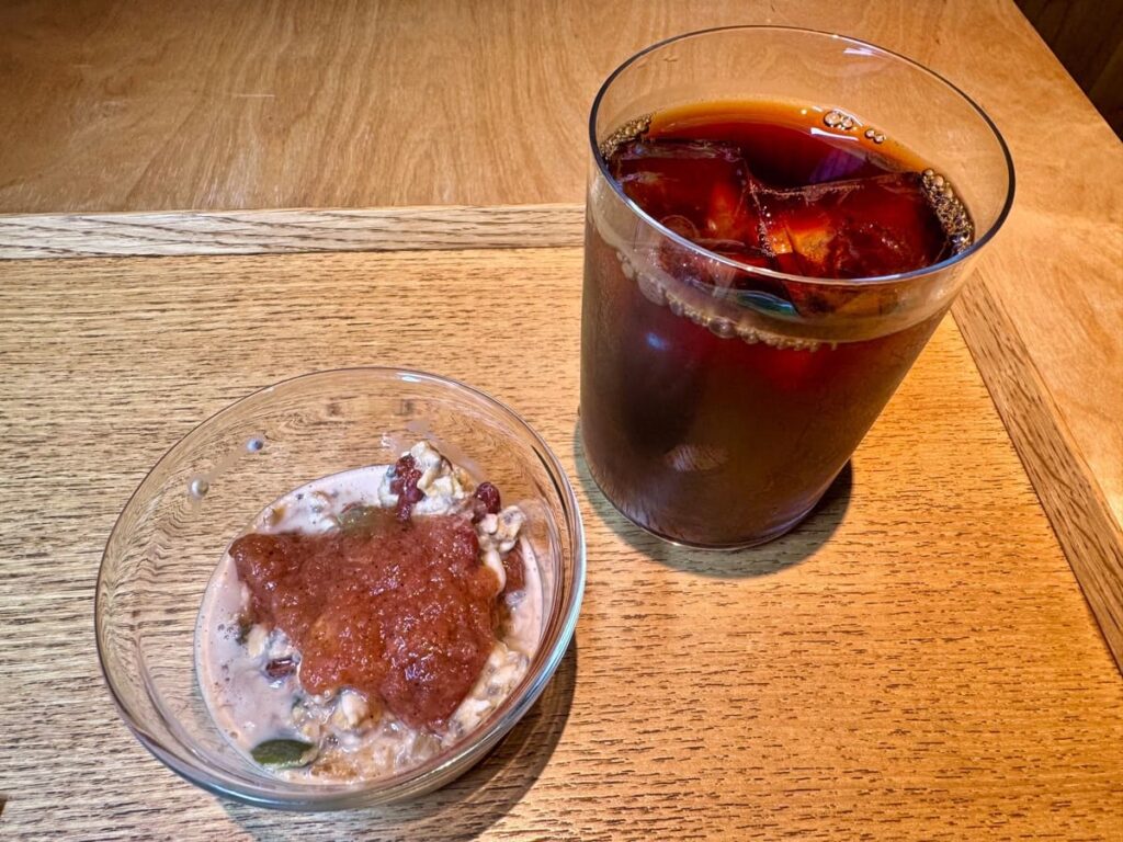 ブルーボトルコーヒー 京都カフェのオリジナルグラノーラ＋ヨーグルトとアメリカーノ1