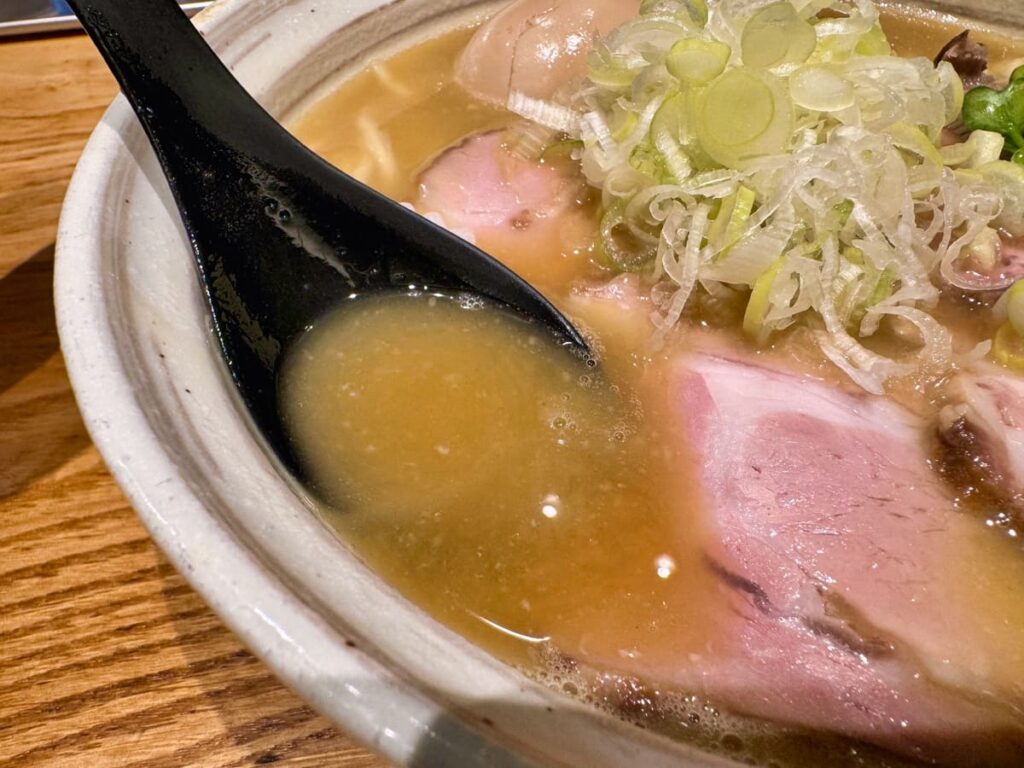 麺屋NOROMA 本店の特選鶏そば スープ