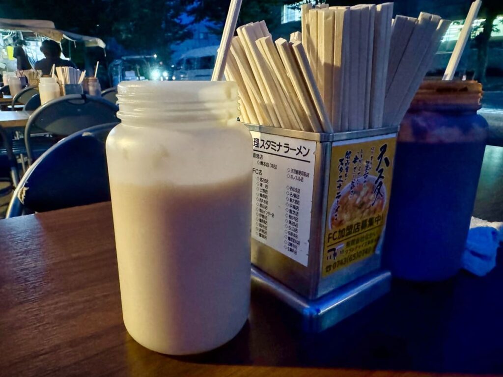 天理スタミナラーメン屋台の卓上調味料