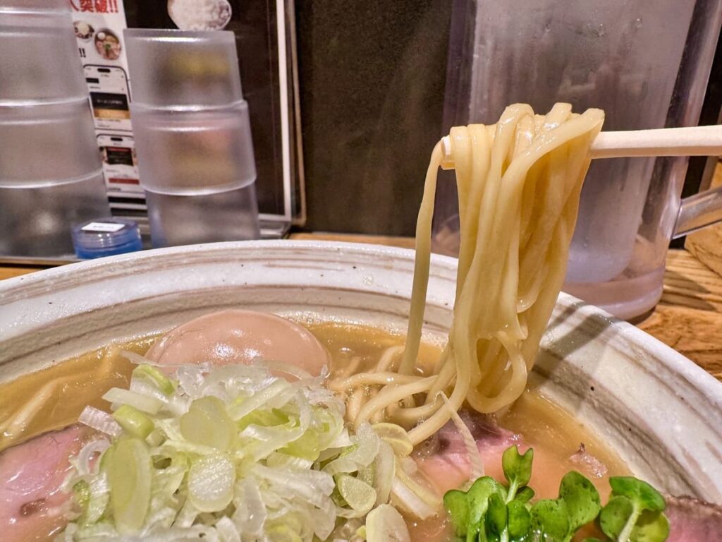 麺屋NOROMA 本店の特選鶏そば 麺