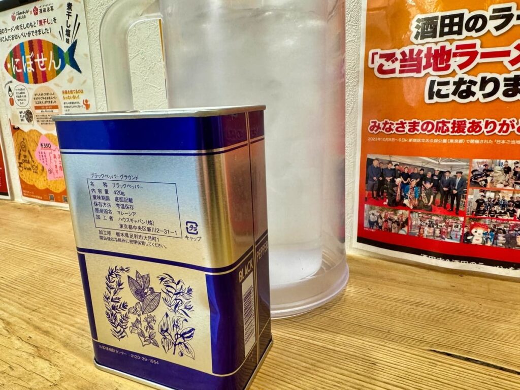 ワンタンメンの満月 京都拉麺小路店の卓上調味料