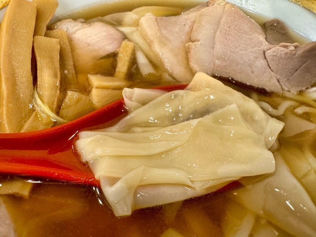 ワンタンメンの満月 京都拉麺小路店の平田牧場金華豚チャーシューワンタンメン ワンタン