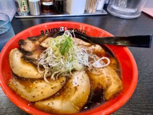 麺家いろは 京都駅ビル店の富山ブラック肉盛り2