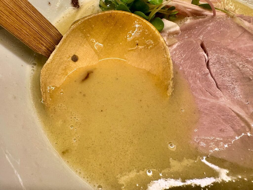 麺や 鳥の鶏次 本店の鶏そば(塩) スープ
