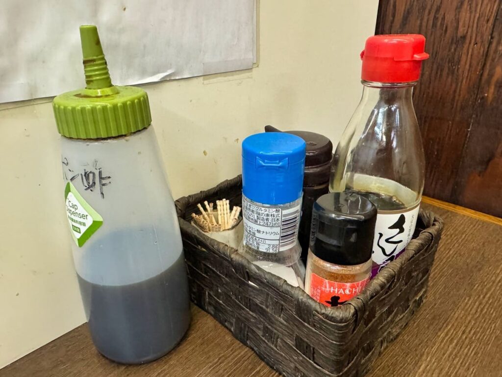 食堂はやしの卓上調味料