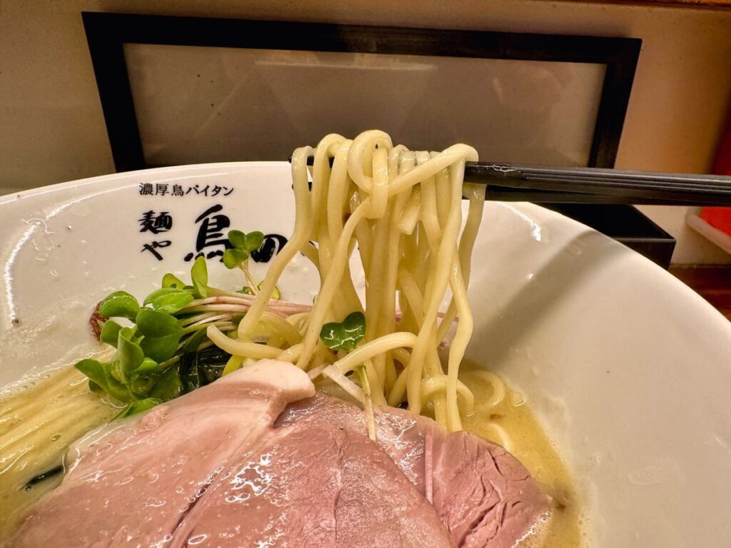 麺や 鳥の鶏次 本店の鶏そば(塩) 麺
