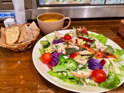 コムシノワのローストチキン入りシーザースサラダ1