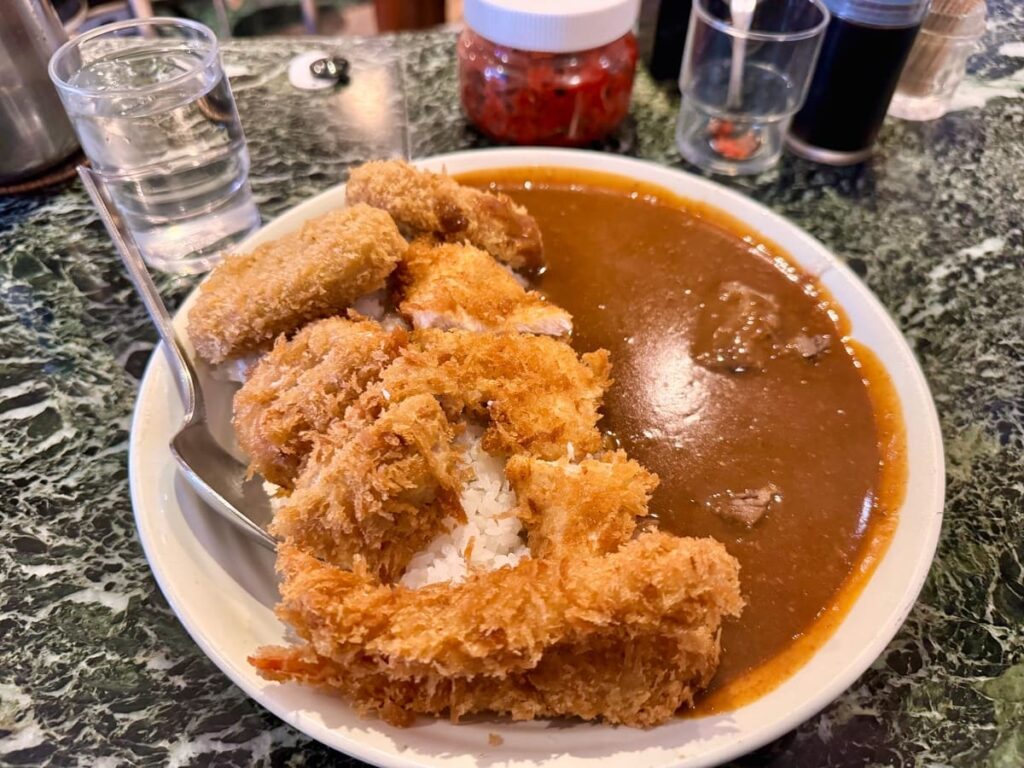 カレーハウス ケーツーの名物メガ盛り1
