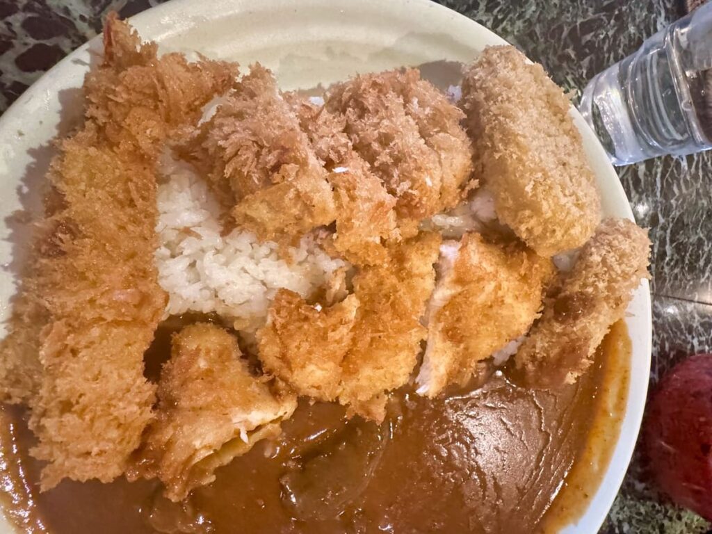 カレーハウス ケーツーの名物メガ盛り トッピング