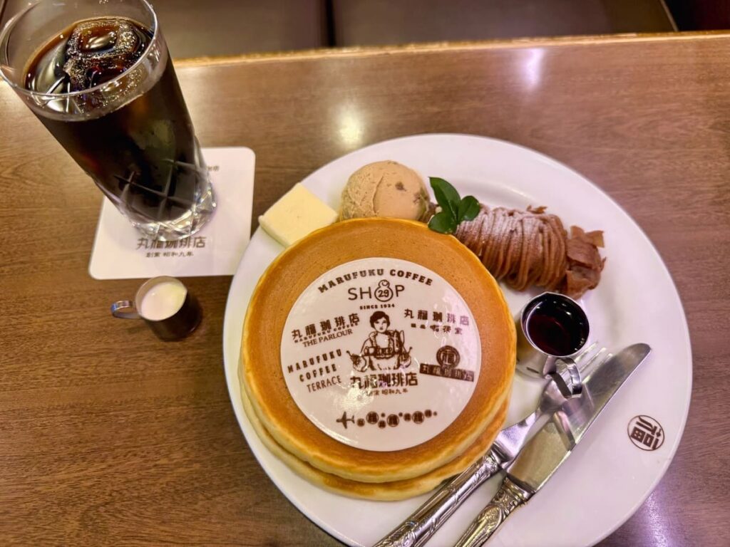 丸福珈琲店 千日前本店のモンブランホットケーキ ドリンクセット1