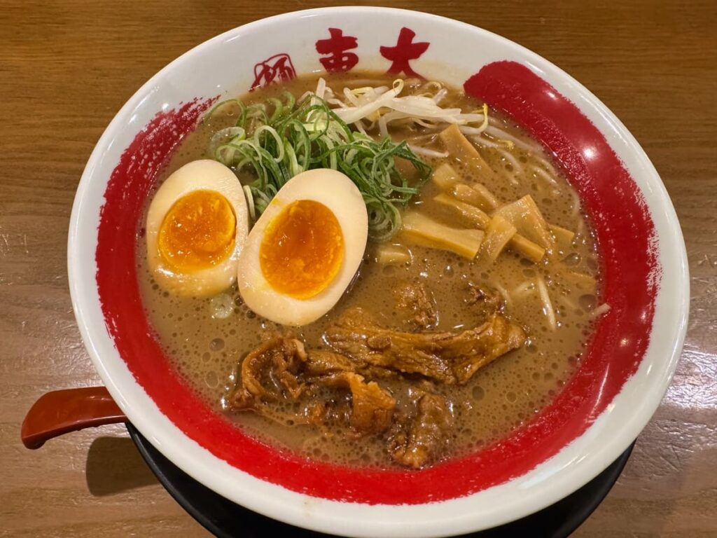 ラーメン東大 京都店の徳島ラーメン味玉入り1