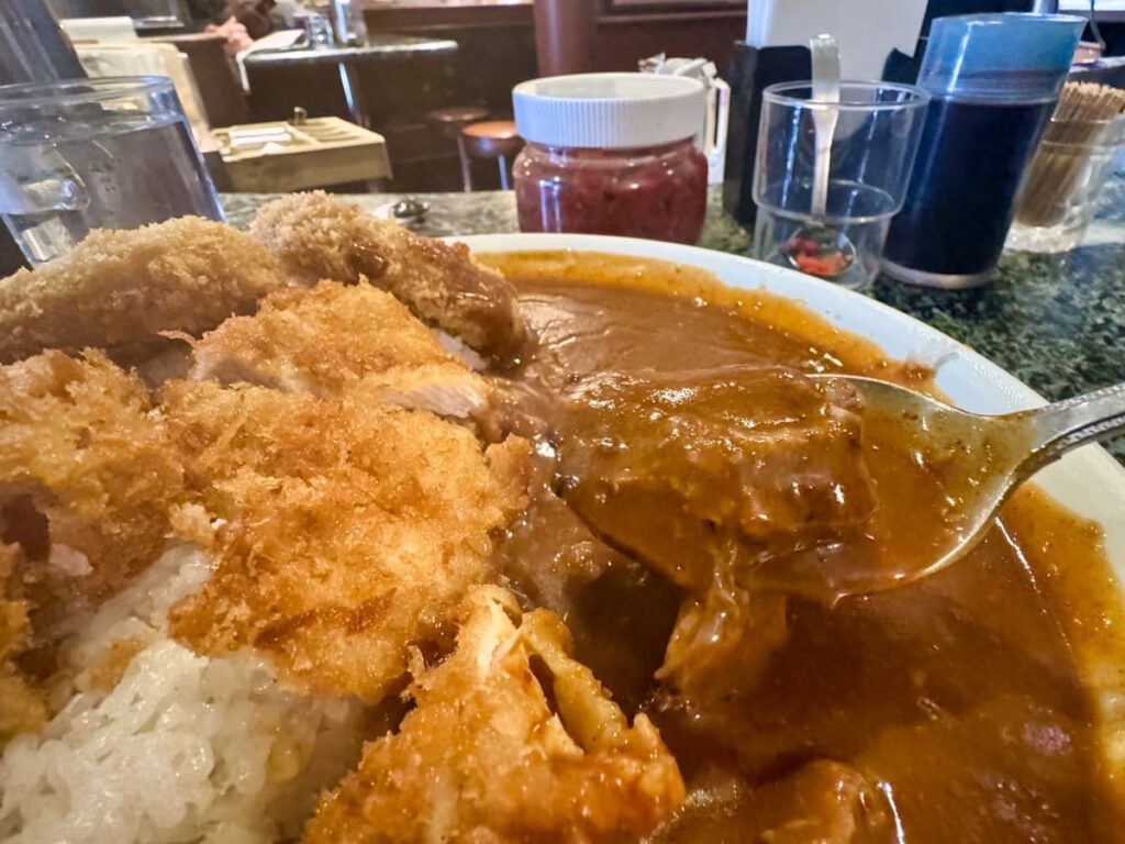 カレーハウス ケーツーの名物メガ盛り 実食2