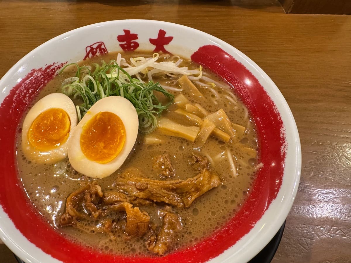 ラーメン東大 京都店の徳島ラーメン味玉入り2