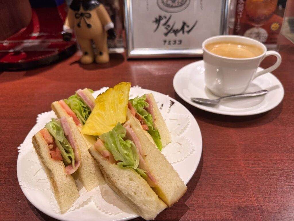 喫茶サンシャインのBLTサンドモーニング1