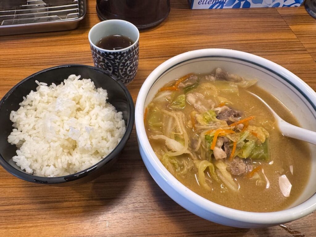 老虎苑のとん汁定食1