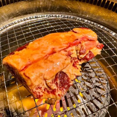 298梅田3号店の王様カルビ 調理中