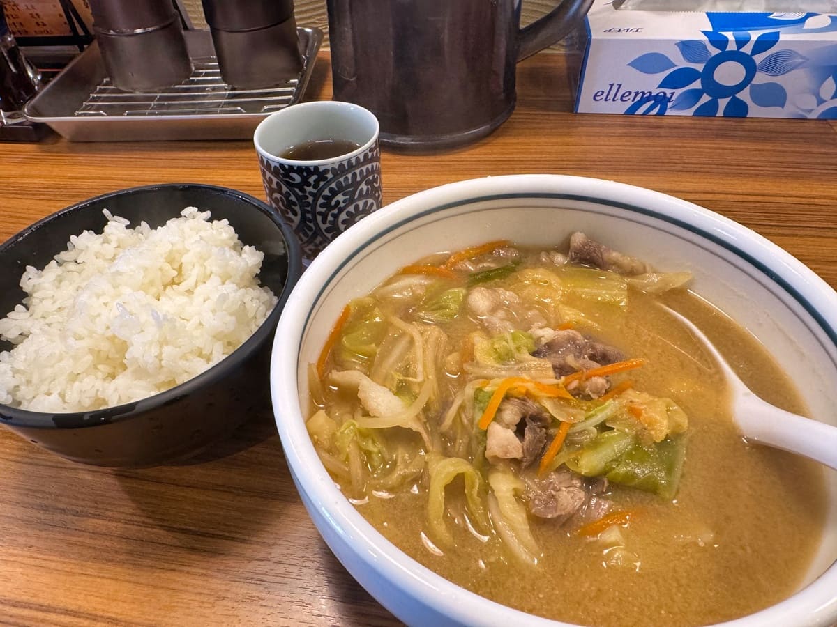 老虎苑のとん汁定食3