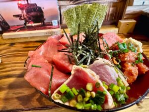鶴橋まぐろ食堂の名物丼 ぜんぶのせ6