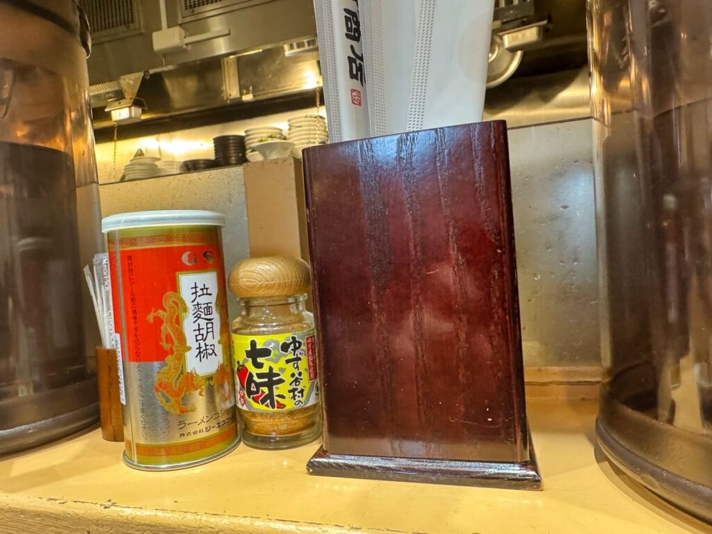 中村商店 京都拉麺小路店の卓上調味料