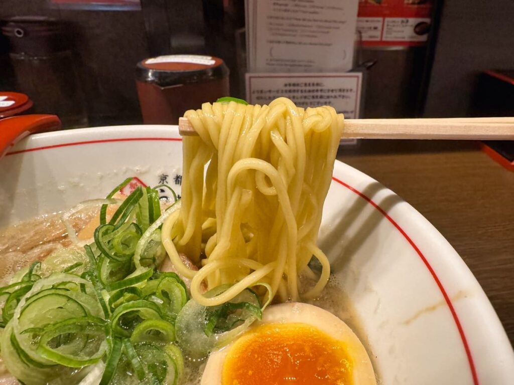 祇園らぁ〜めん京 祇園本店の京らぁ〜めん 麺
