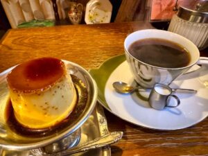 モトマチ喫茶の自家製カスタードプリンとモトマチブレンド2