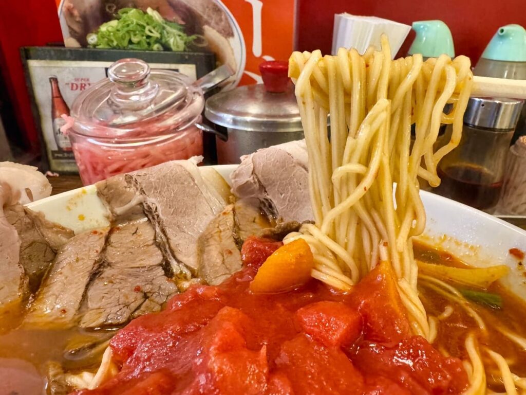 神戸第一旭 三宮本店のトマトらーめん 麺