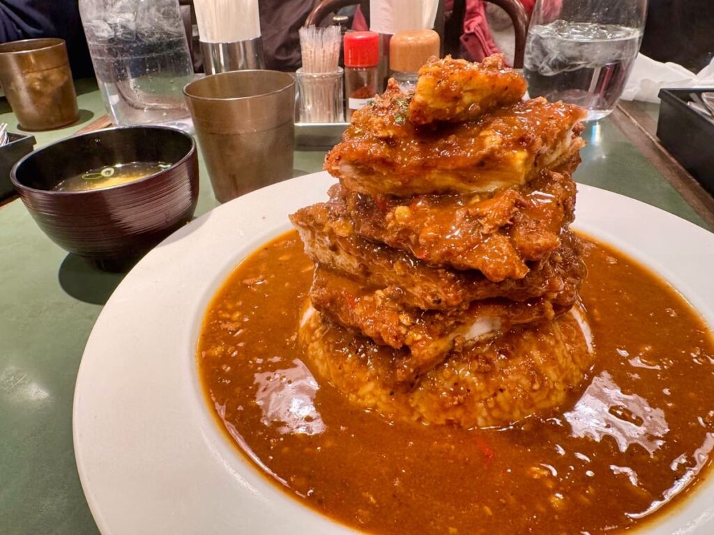 ダル食堂のマウンテンカツカリーチキン大3