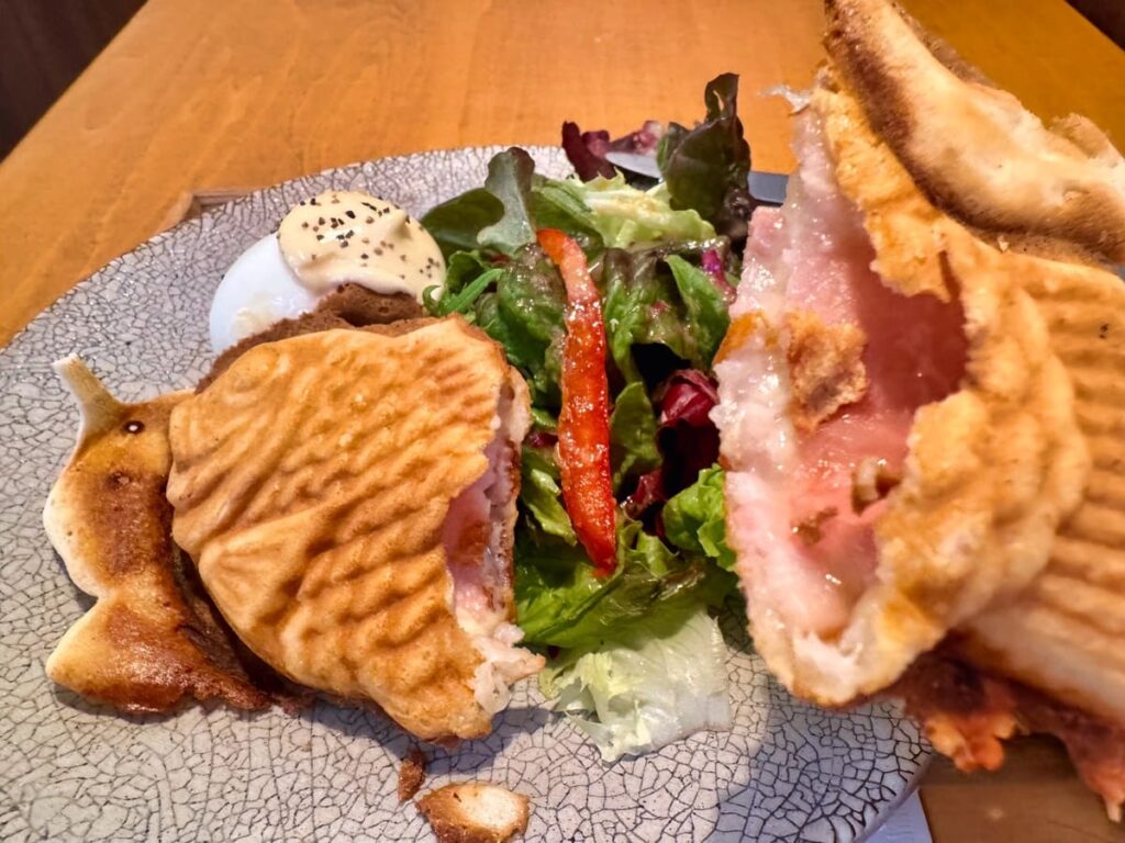 心斎橋焙煎所のMORNING MENY BACON & CHEESE 近影 実食2