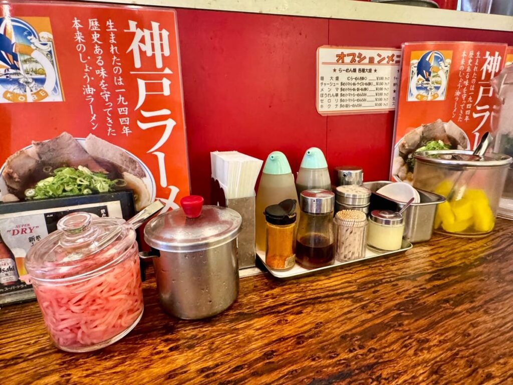神戸第一旭 三宮本店の卓上調味料