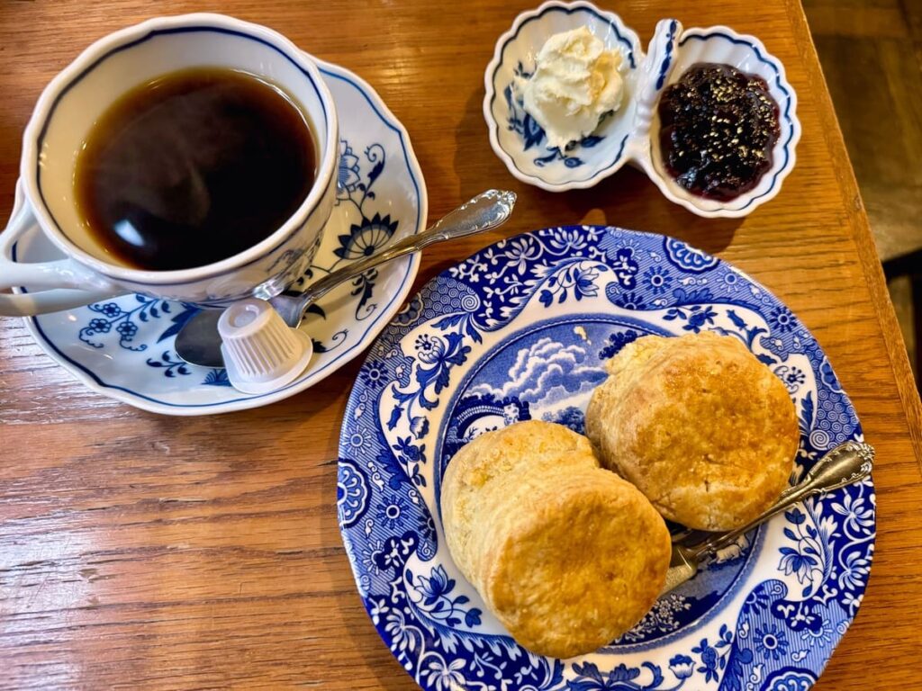 西洋茶館のスコーンセット1