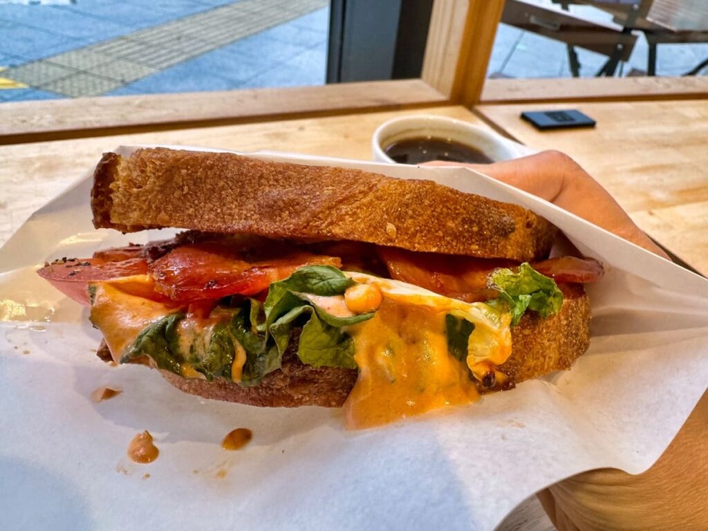 パンとエスプレッソと南森町交差点のBLTサンド 実食